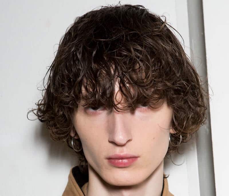 capelli lunghi uomo 2019 mossi con frangia