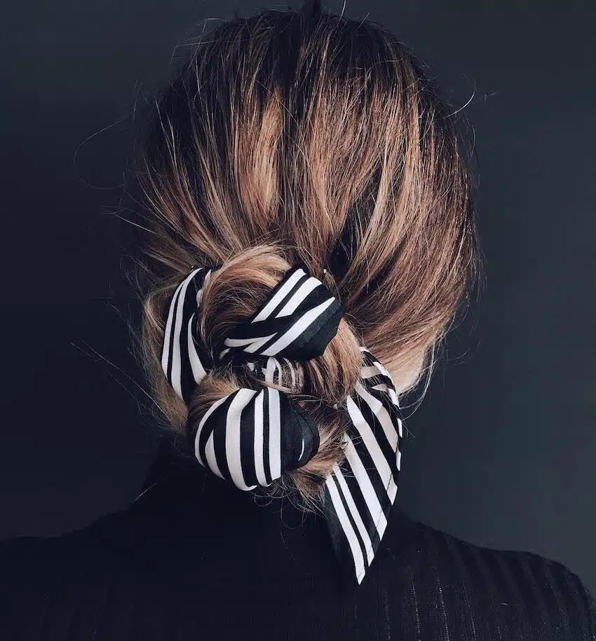 capelli raccolti 2019 con foulard