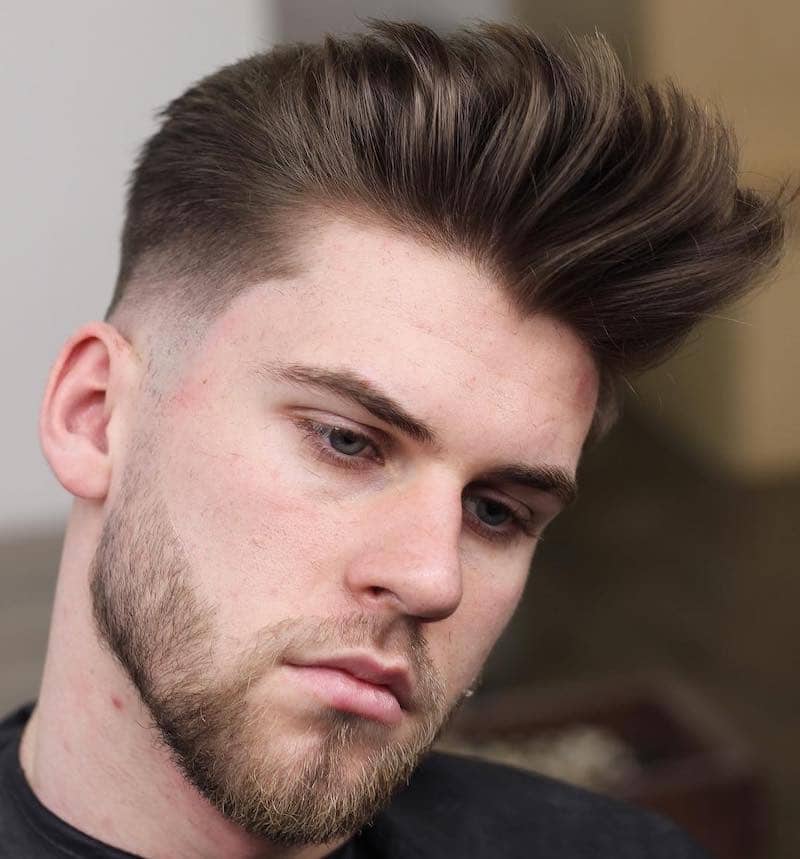 capelli rasati lati ciuffo alto uomo 2019-019