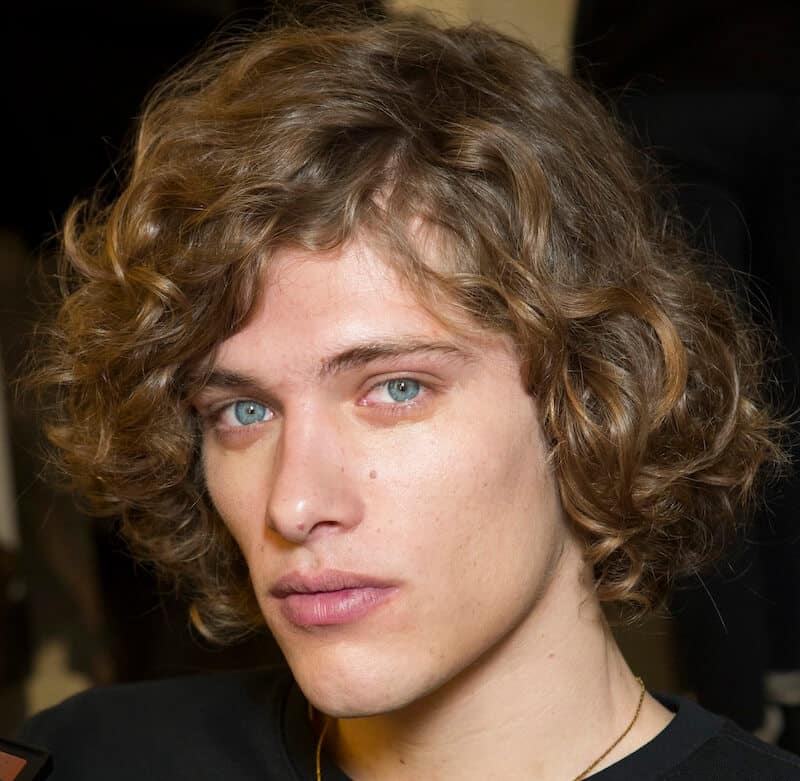 capelli uomo 2019 lunghi mossi-10