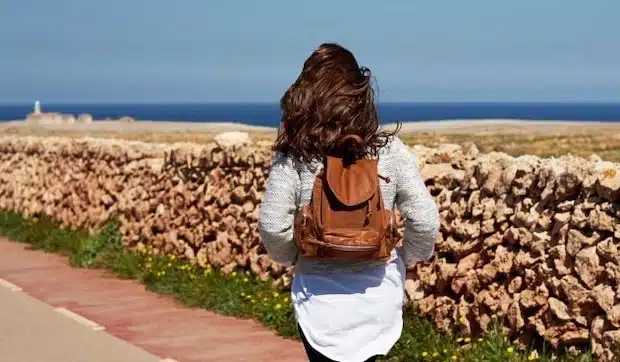 Come viaggiare da sole