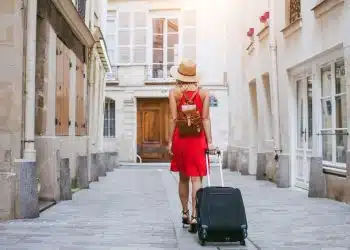 Come viaggiare da sole