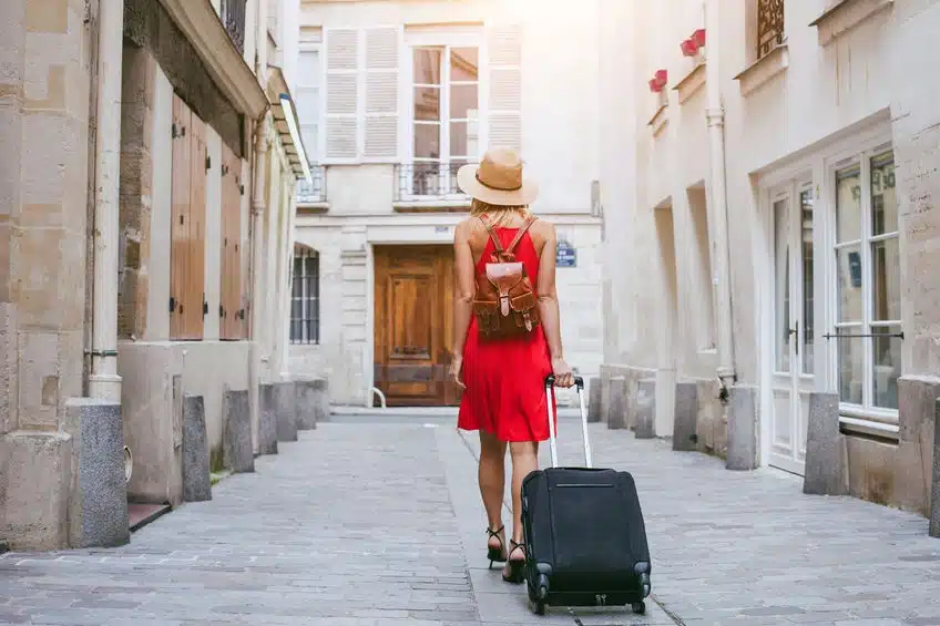 Come viaggiare da sole