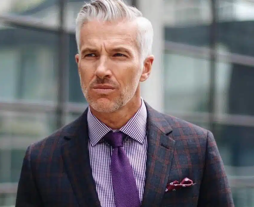capelli bianchi uomo corti