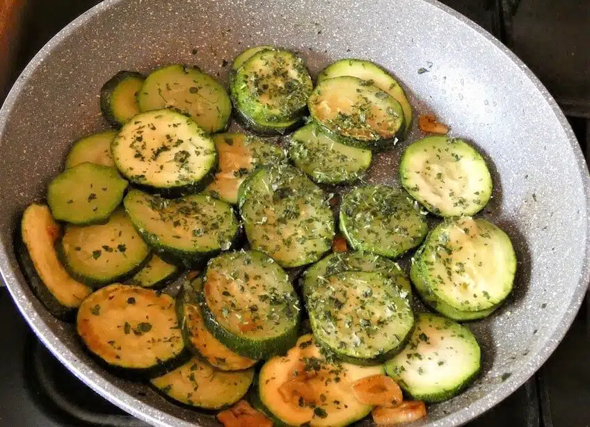 cuocere zucchine trifolate in padella