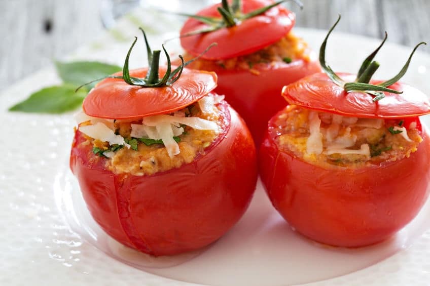 pomodori ripieni al forno con formaggio e pangrattato