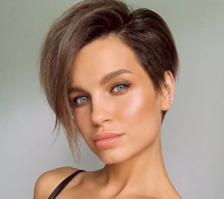 quanto ci mettono i capelli a crescere Quanto ci mettono le unghie a crescere