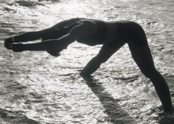 Esercizi per dimagrire da fare in spiaggia e al mare