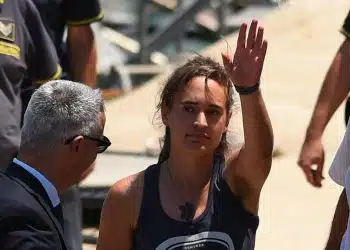 Carola Rackete libera: ha agito “all’adempimento di un dovere”. La reazione di Salvini