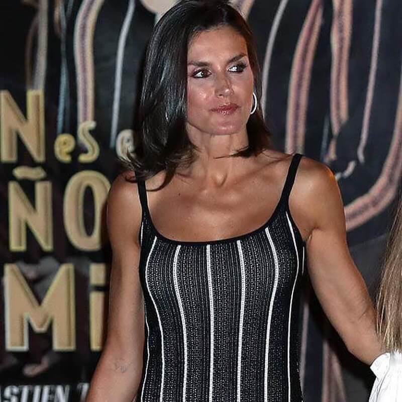 letizia ortiz abito a righe estate 2019