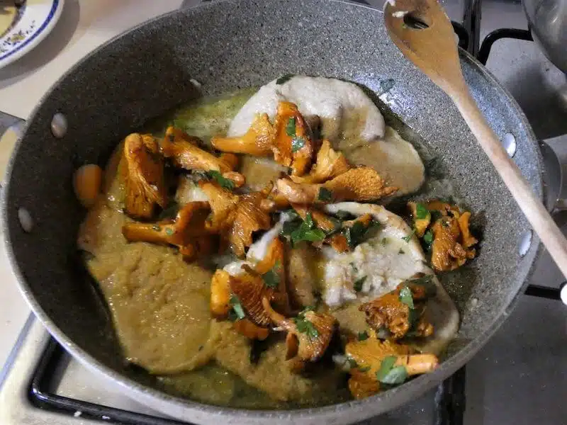 scaloppine ai funghi finferli preparazione
