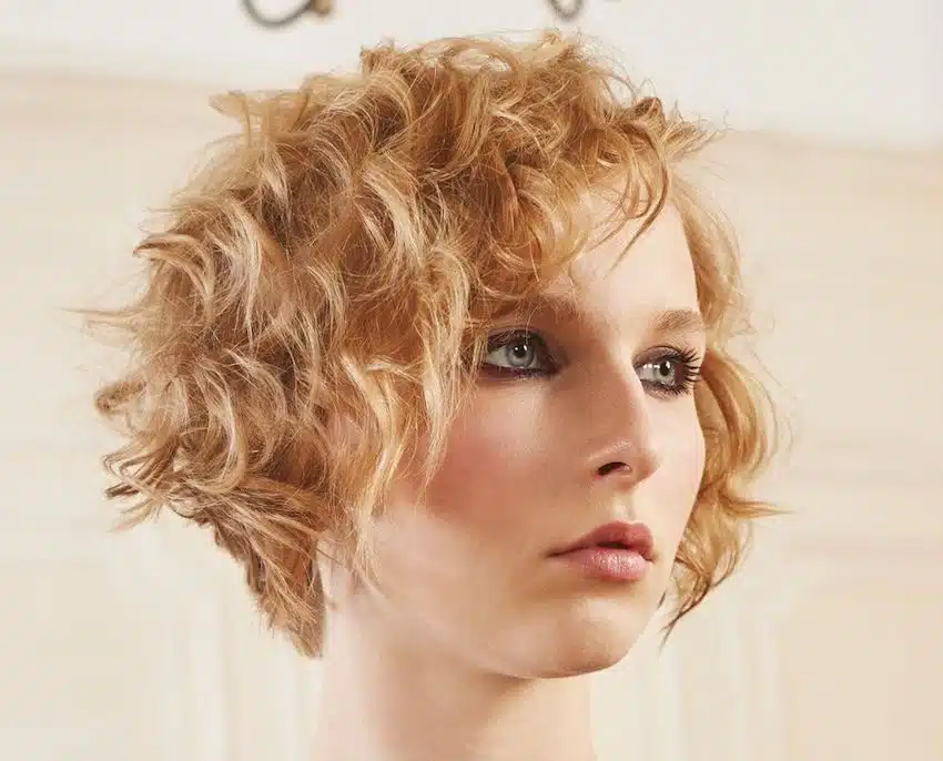 capelli ricci corti inverno 2020-wella