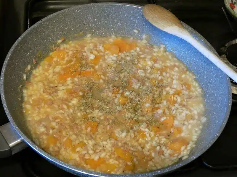 risotto zucca salsiccia preparazione-foto 2