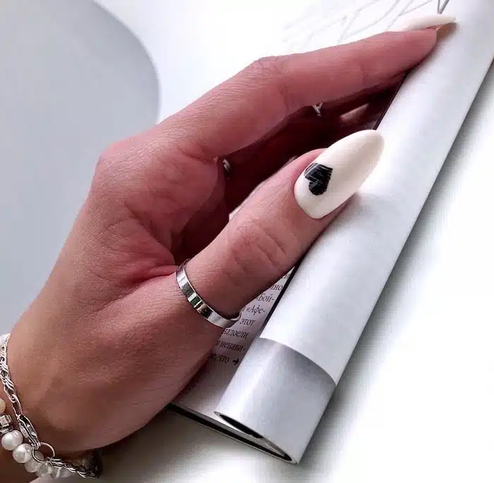 unghie bianche e nere nail art 2020