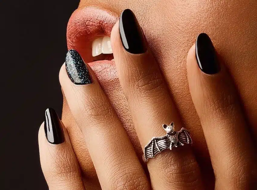 unghie gel nere e glitter inverno 2019 2020