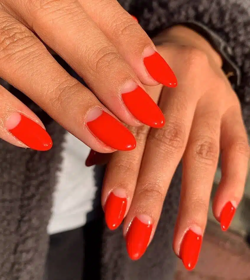unghie gel rosse 2023 french reverse manicure