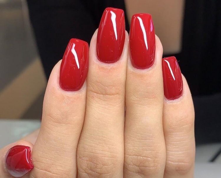Unghie gel rosse, semplici, eleganti o particolari. Donne Sul Web