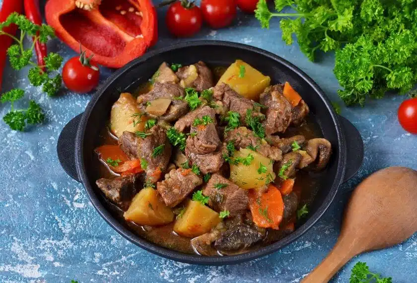 Goulasch con funghi surgelati e verdure