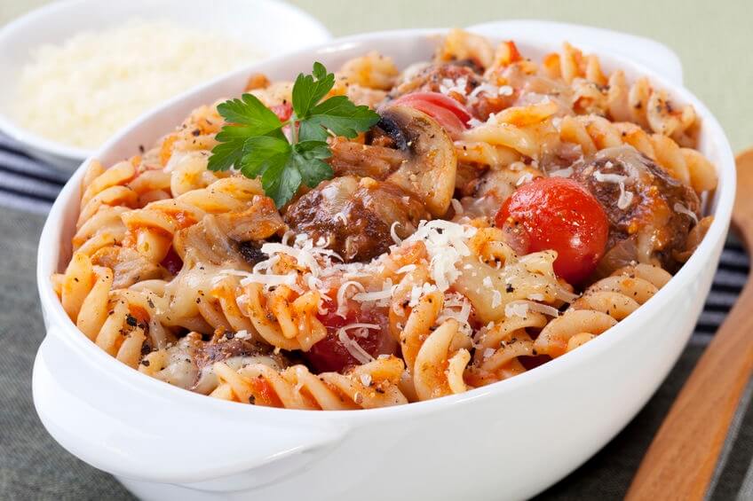 pasta al forno con polpette e funghi