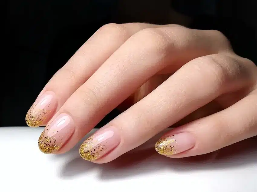 unghie natalizie glitter oro inverno 2019 