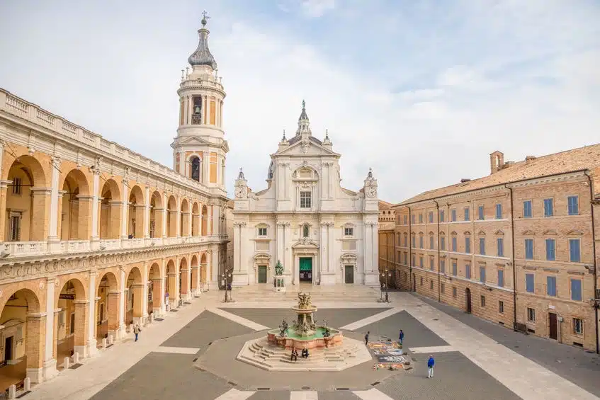 inizio saldi estivi marche