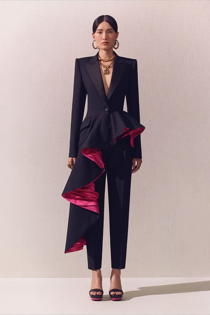 Alexander-McQueen-tailleur cerimonia 2020