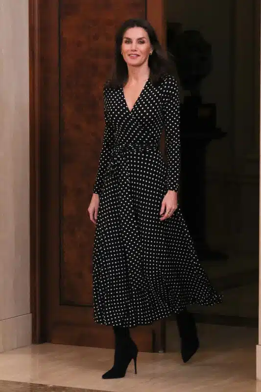 Letizia Ortiz abito a pois tendenze