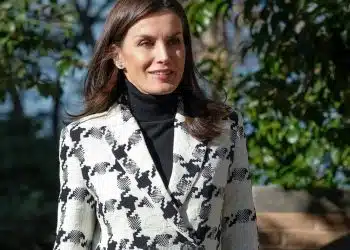 letizia ortiz giacca uterque tipo chanel