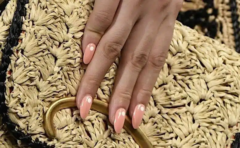 unghie gel 2020 rosa pesca