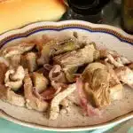 Straccetti di carne di maiale e carciofi