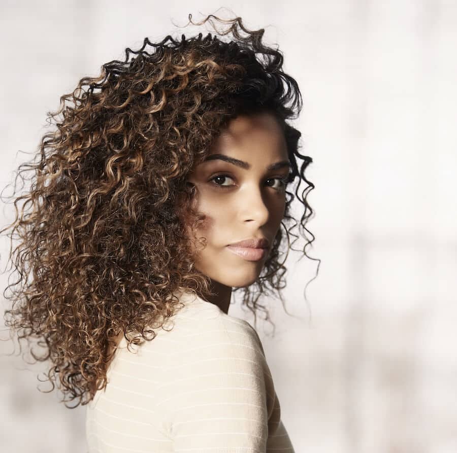 capelli lunghi ricci primavera estate 2020