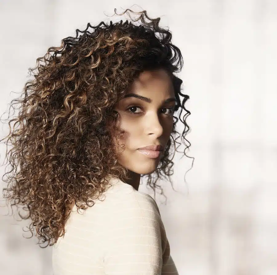 capelli lunghi ricci primavera estate 2020