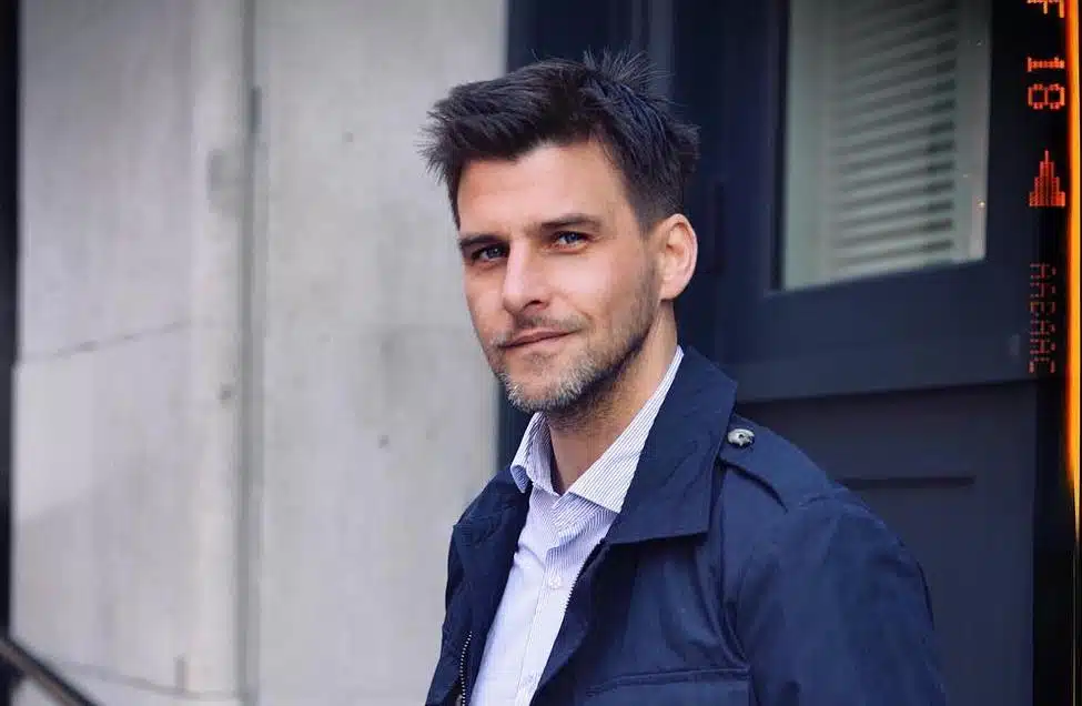 tagli capelli uomo 2020 Johannes Huebl