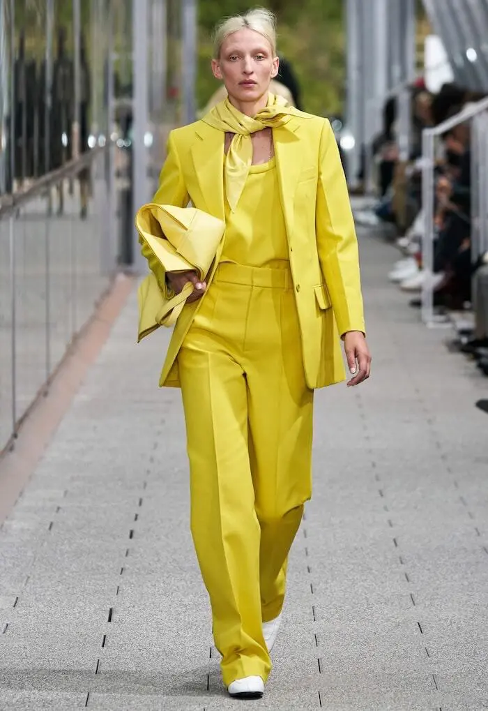 tailleur pantalone giallo primavera estate 2020