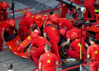 Ferrari in crisi: bisogna cambiare? Elkann riconferma Binotto