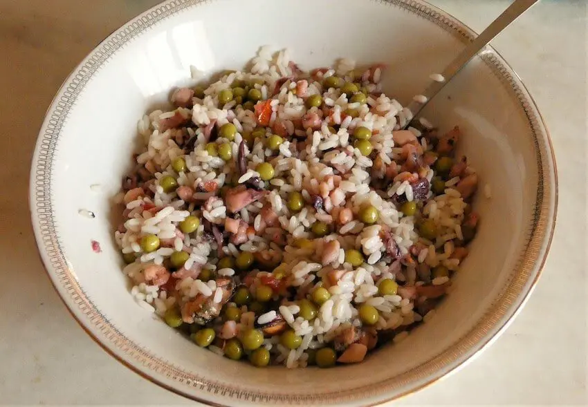 riso freddo con pesce condimento