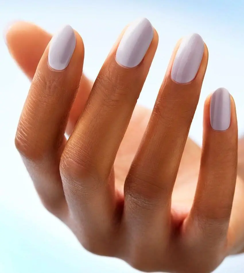 smalto bianco unghie estive 2020
