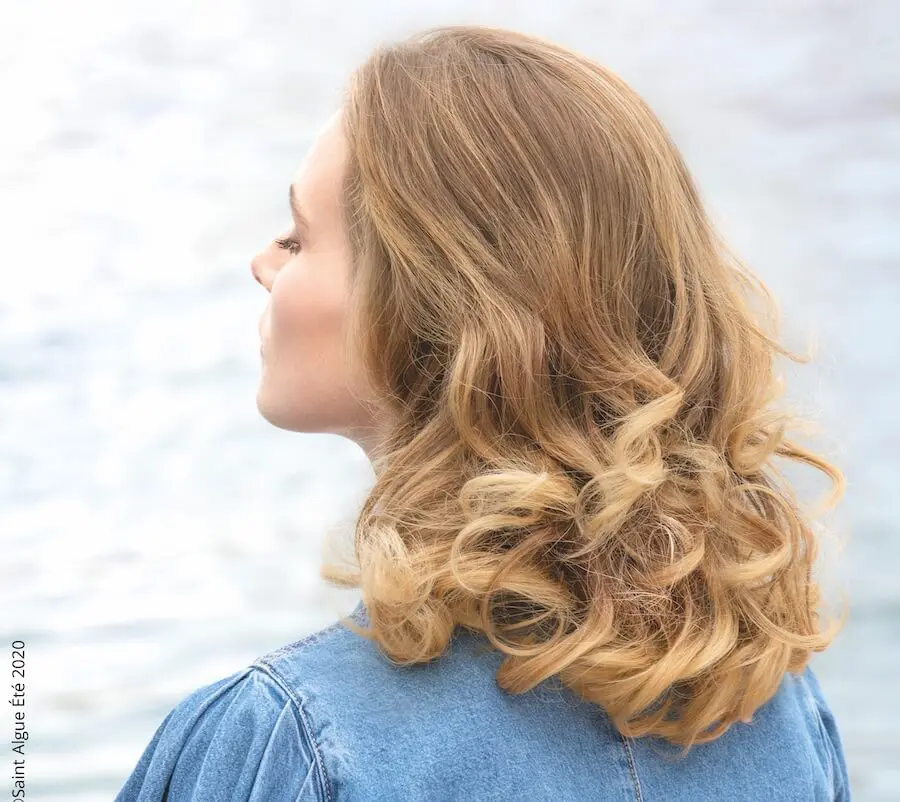 tagli capelli scalati mossi parigino 2020