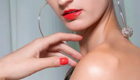 unghie gel rosse estate 2020-