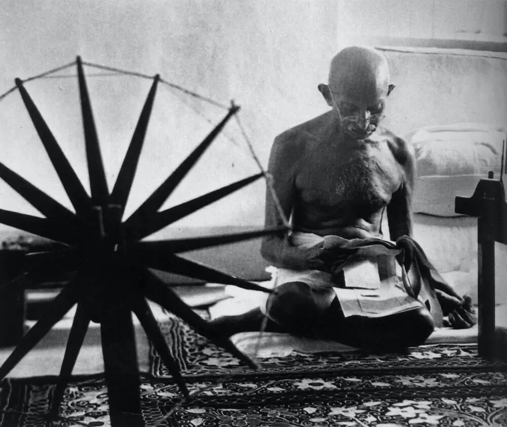 margaret-bourke-white-1946-gandhi-e-larcolaio foto