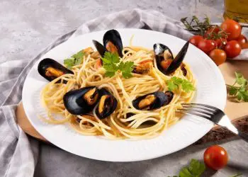 spaghetti con le cozze ricetta pugliese