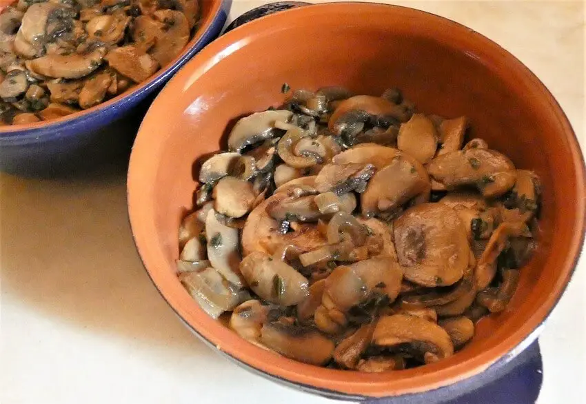 funghi al forno in pirofila