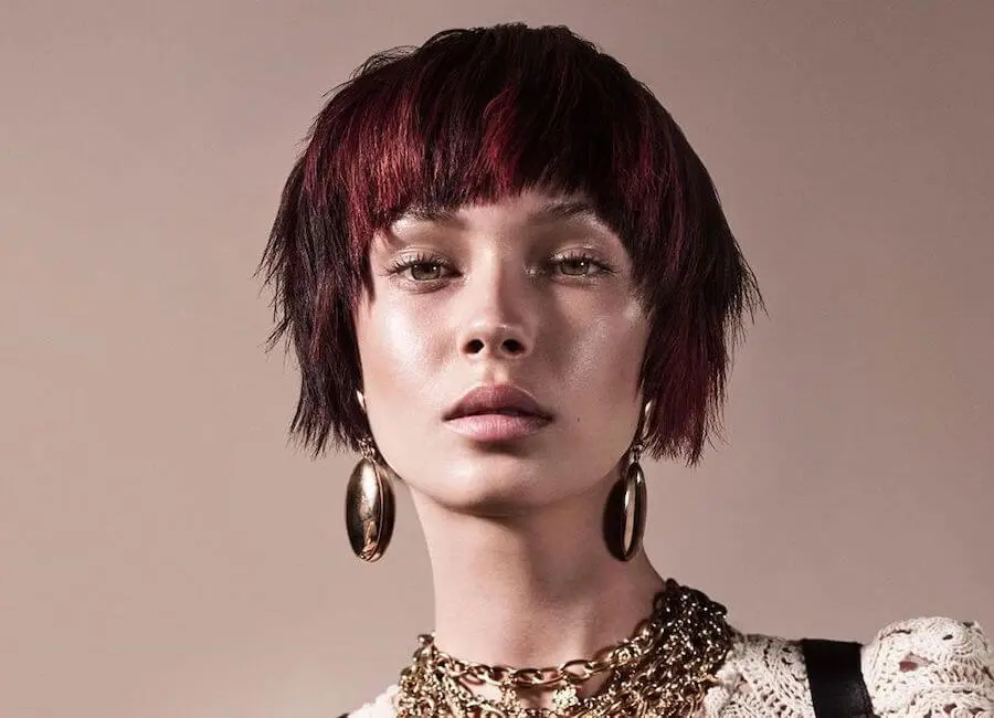 Capelli castani inverno 2021 tagli colori-