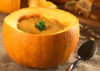 vellutata di zucca dentro la zucca