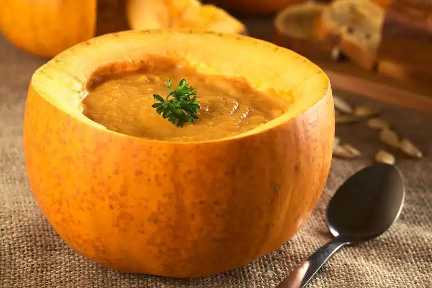 vellutata di zucca dentro la zucca