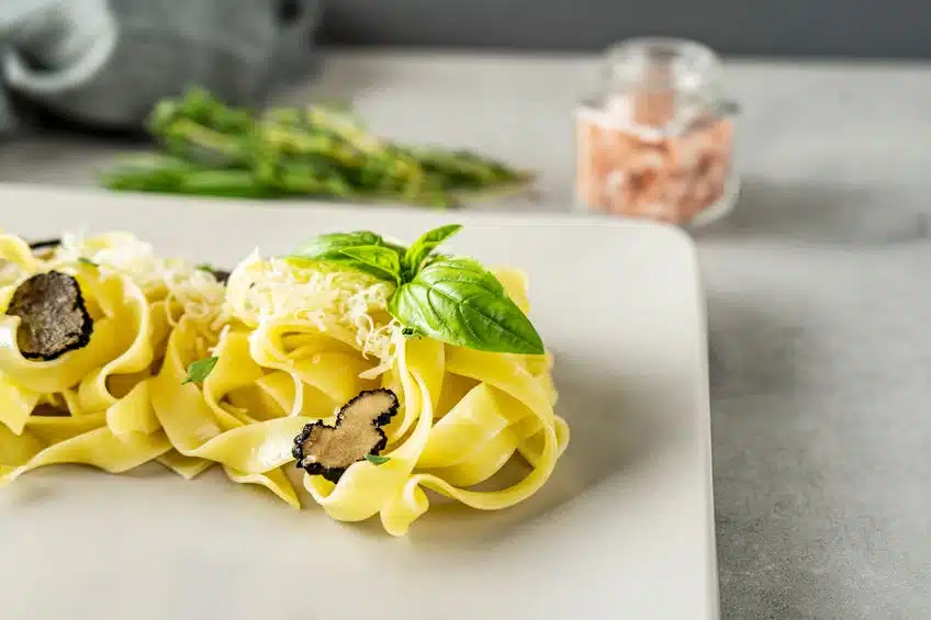 Fettuccine con tartufo nero