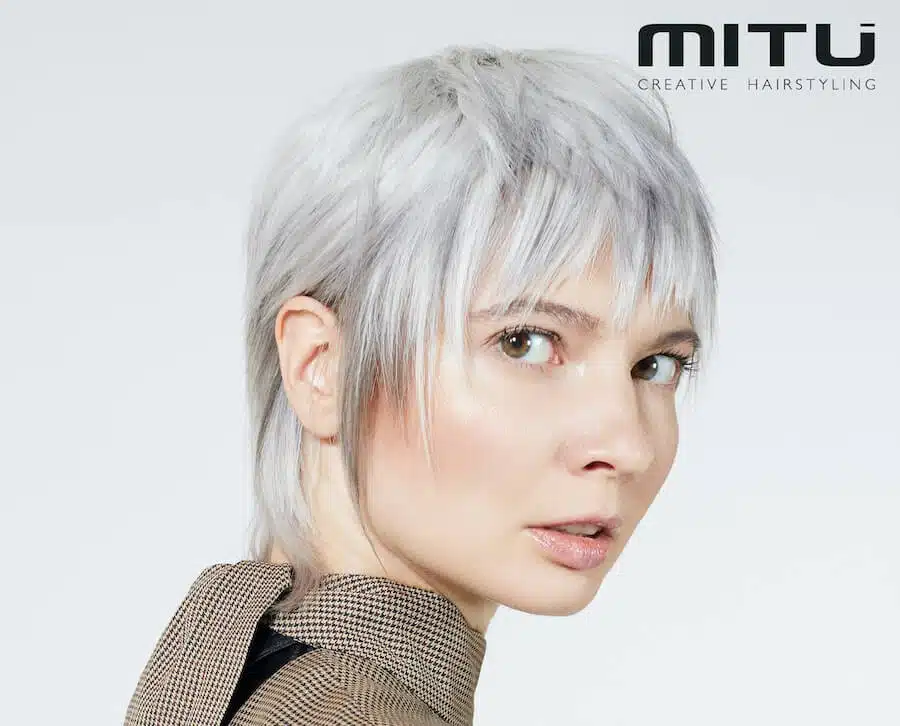 tagli capelli grigi 2021 corti
