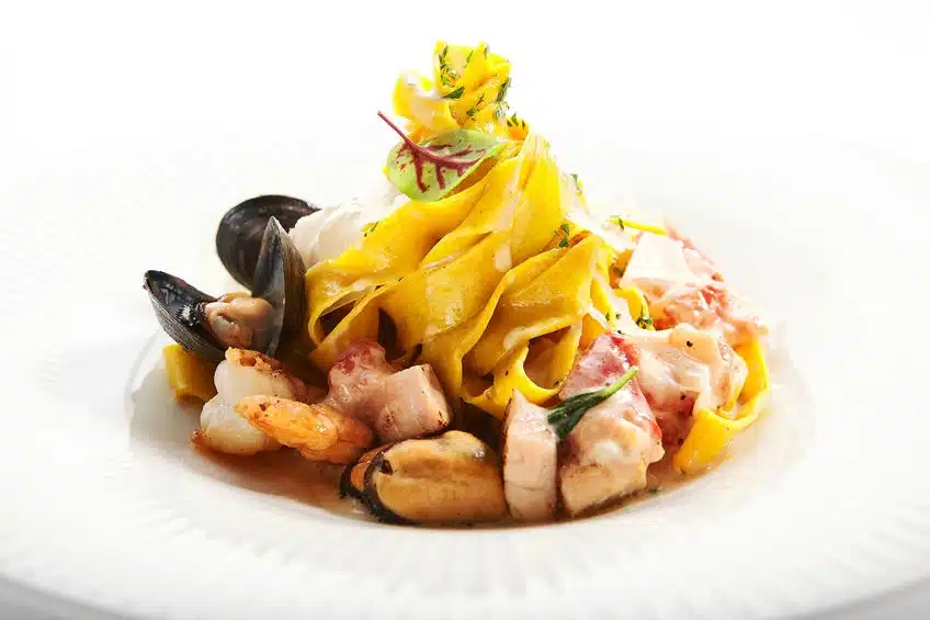 Tagliatelle con sugo di pesce