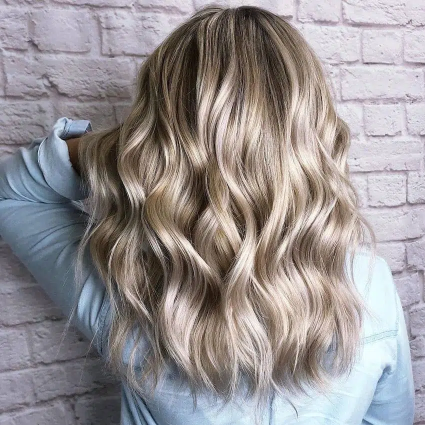 balayage 2022 capelli biondo freddo