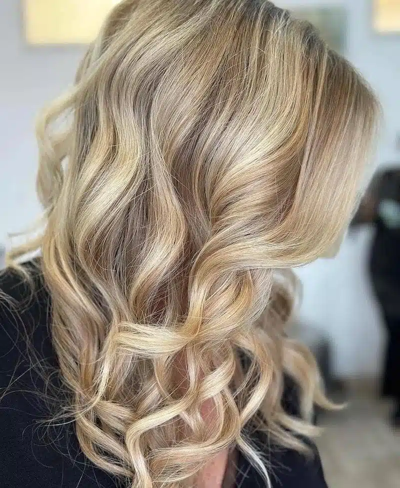 capelli biondi lunghi 2024 
